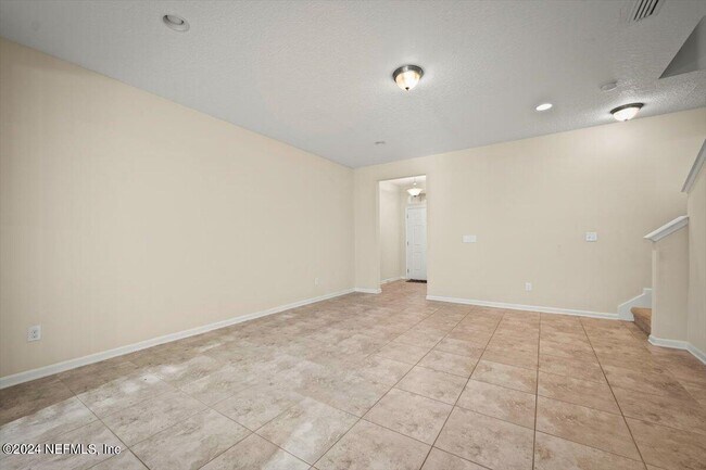 Building Photo - 215 Richmond Dr