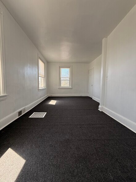 Building Photo - 1605 DeKalb St