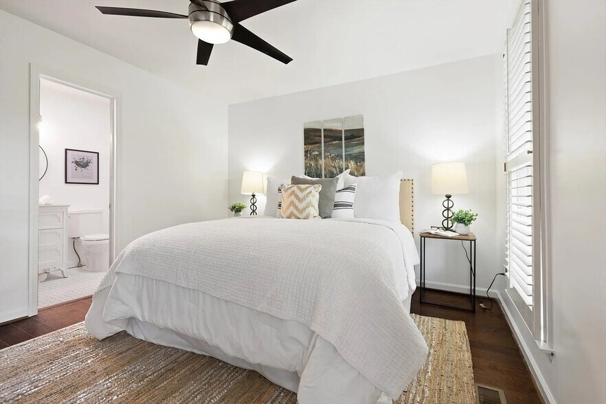 Building Photo - 723 Riverview Dr