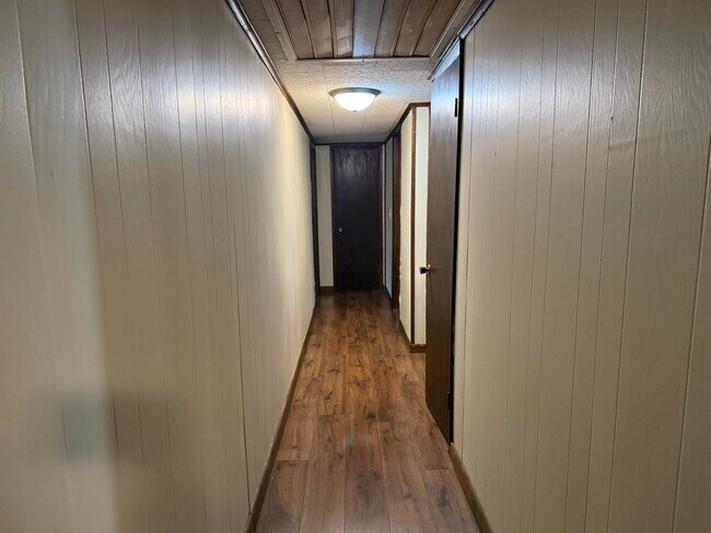 Building Photo - 122 Helm Rd