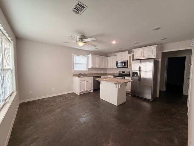 Building Photo - 1601 S Boston