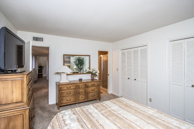 Building Photo - Available! Beautiful fully furnished/equipped 3BR patio home.