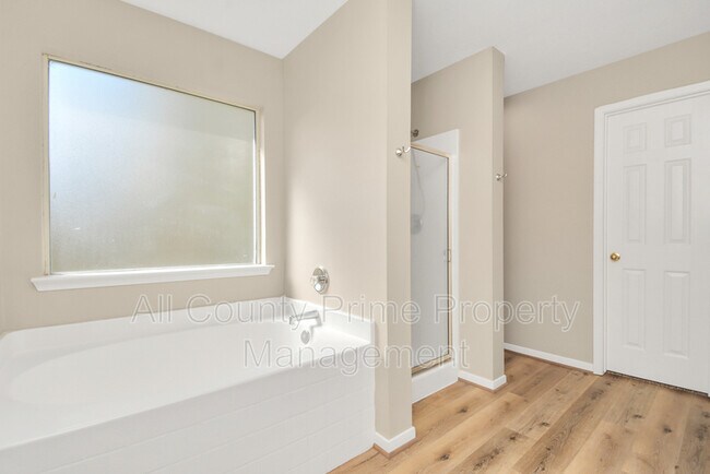 Building Photo - 21910 Willow Shade Ln