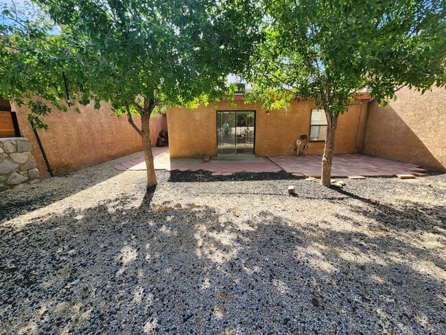 Building Photo - 2082 Pinecone Way