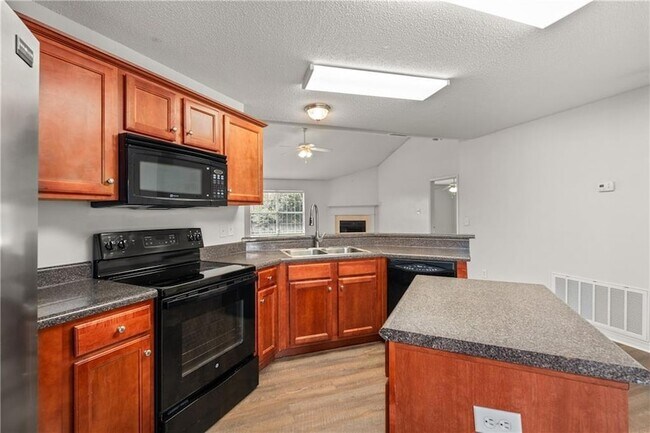 Building Photo - 2940 Jersey Dr W