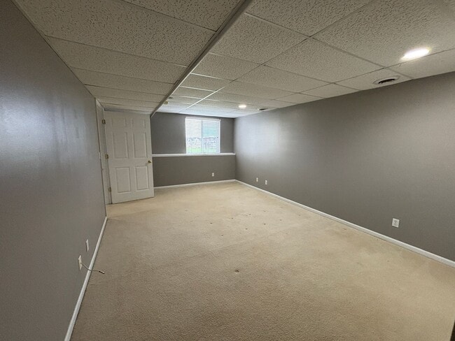 Building Photo - 4-bedroom, 2.5 bathroom unfurnished home in Saint Joseph