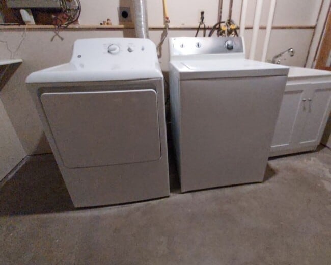 Building Photo - Nice 4 Bedroom 2 Bathroom house in Hudson