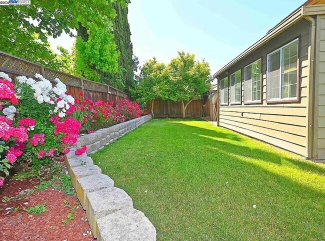 Building Photo - 4919 Mohr Ave