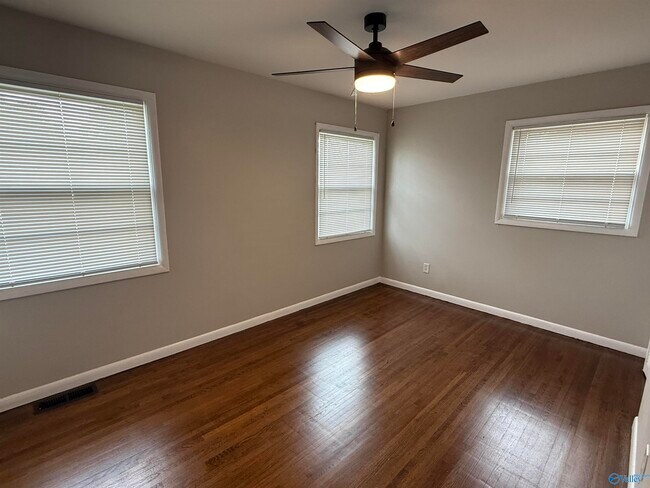 Building Photo - 3218 Fairacres Rd SW