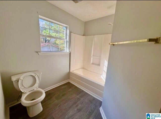 Building Photo - 132 Lola St