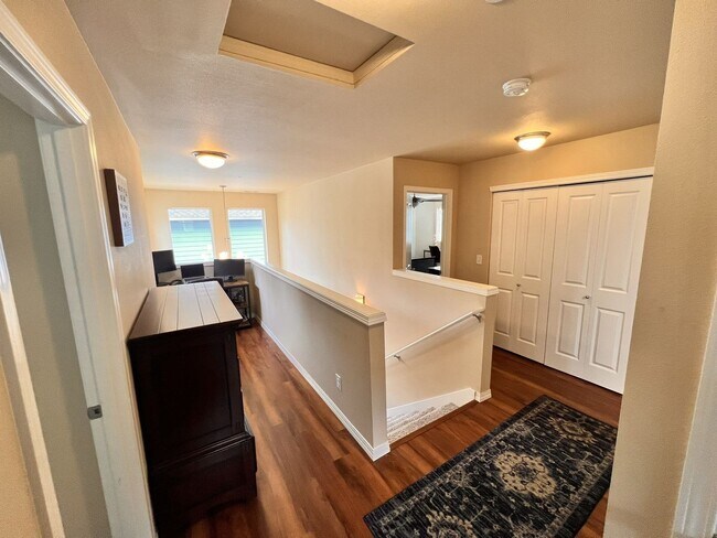 Building Photo - Spacious 3BR/2.5BA w/ Open Floor Plan, Fenced Yard, Office Nook & Garage