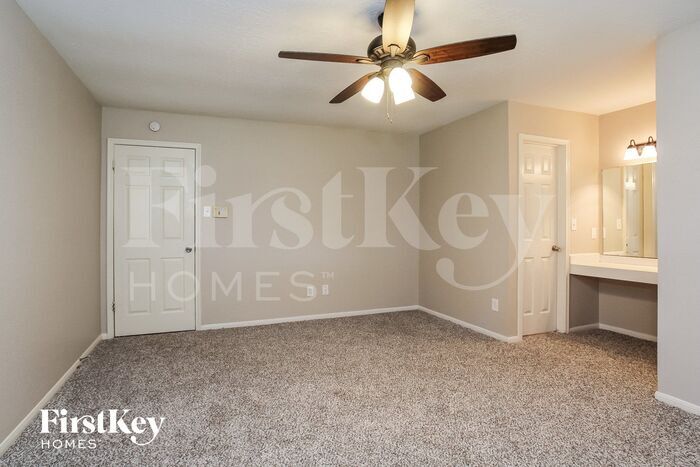 Building Photo - 7410 Blanco Pines Dr