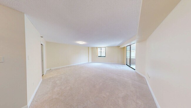 Building Photo - 4550 N Park Ave