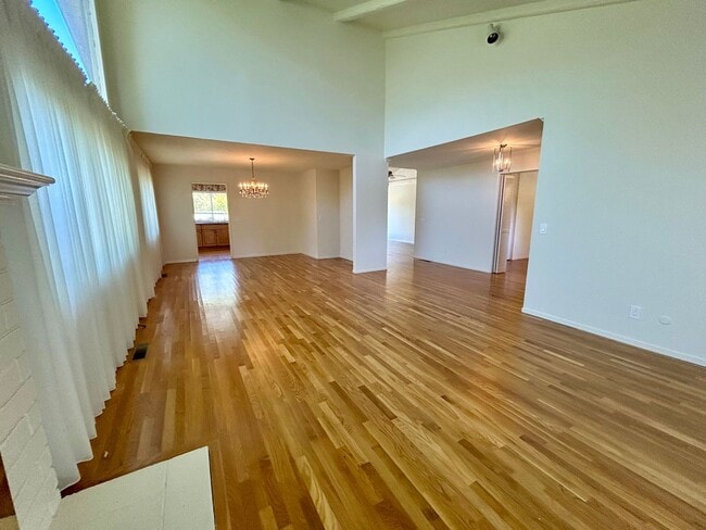Building Photo - 266 Valley Oaks Dr