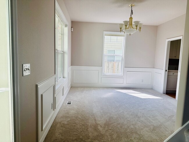 Building Photo - 5 bedroom, swimming pool, Gym, close to OSU