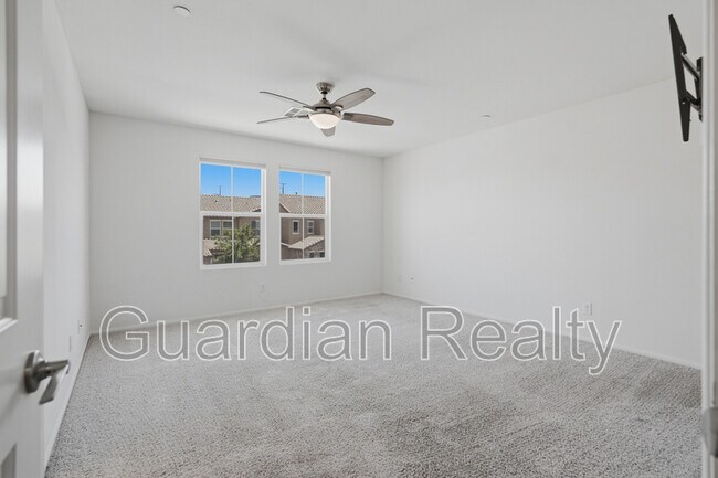Building Photo - 2879 Cabrillo Terrace St