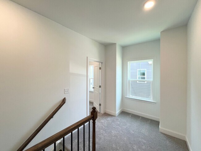 Building Photo - Spacious 5BD, 3BA Knightdale Home with Mod...