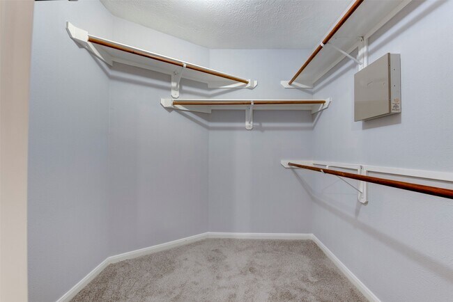 Building Photo - 9026 Eaglecove Dr