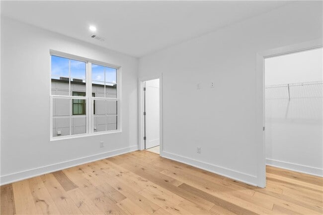 Building Photo - 201 New St