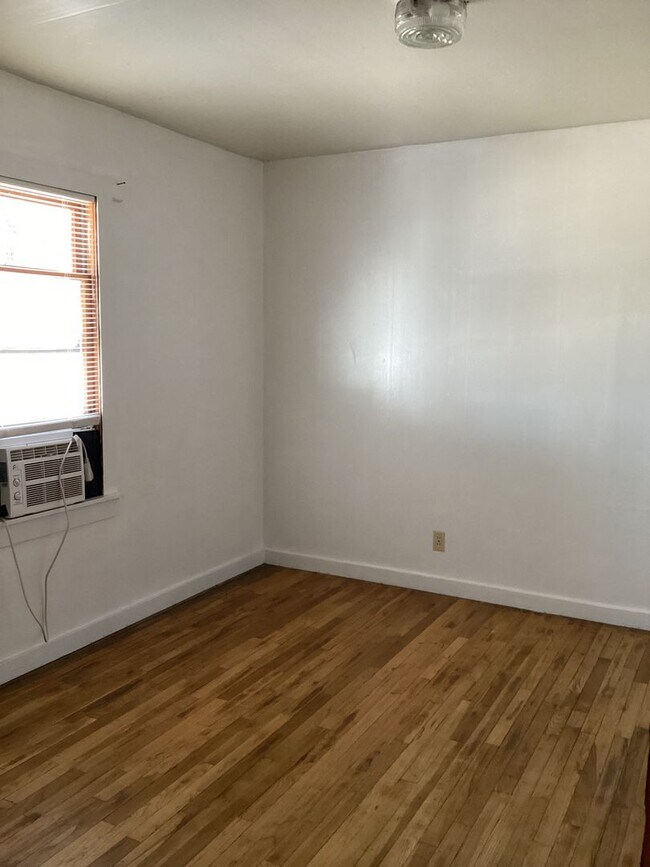 Building Photo - Located in Portales!! Cozy 1 bed apartment!