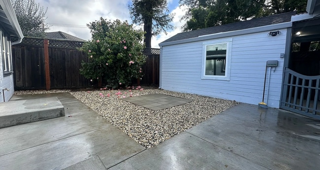 Building Photo - Fully Renovated 3BR/2.5BA SFH | Modern Upgrades | Prime San Mateo Location!