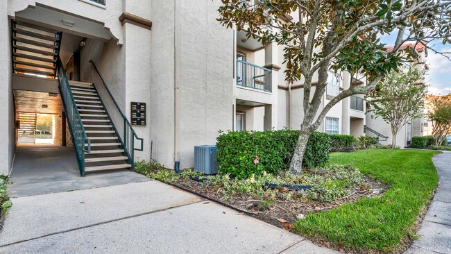 Building Photo - Immaculate 2-Bedroom Condo in Prime Locati...