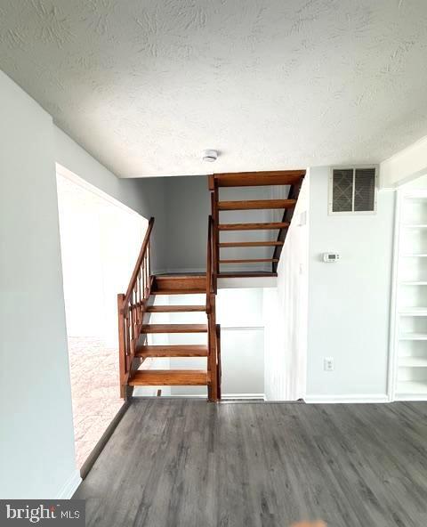 Building Photo - 6131 Gardenia Ct