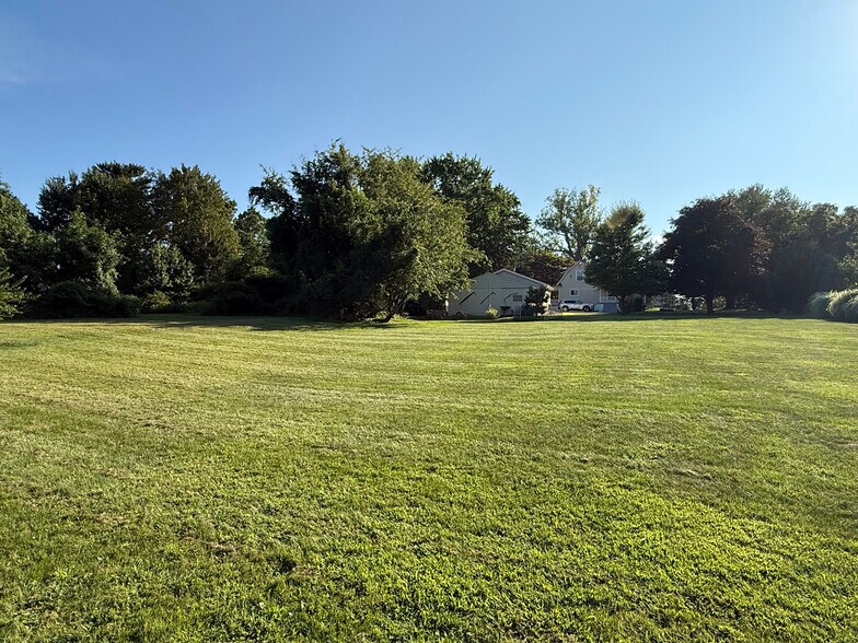 Building Photo - 29 S New Middletown Rd