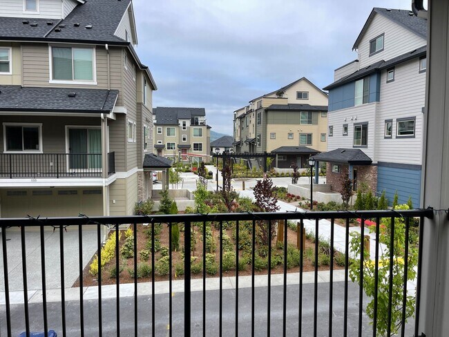 Building Photo - CLICK "REQUEST A TOUR" NOW!