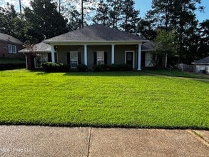Building Photo - 232 Boxwood Cir