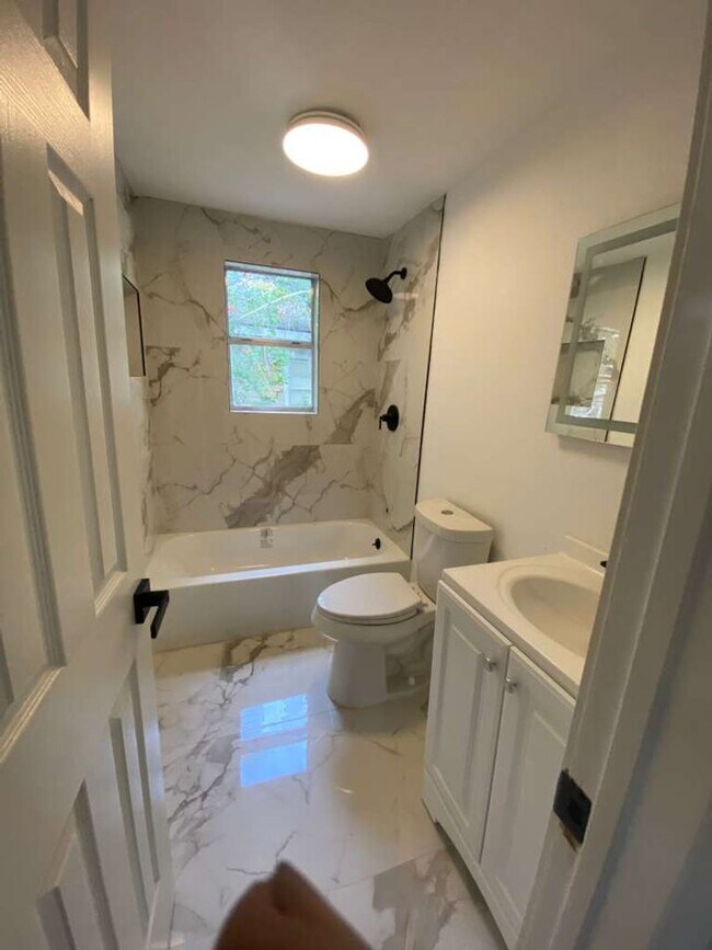Building Photo - BEAUTIFUL HOME IN HOUSTON. MOVE IN READY!.