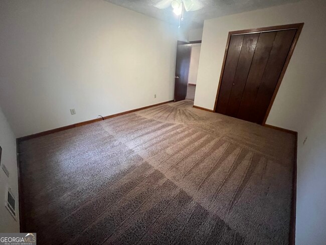 Building Photo - 982 Locust Dr NE