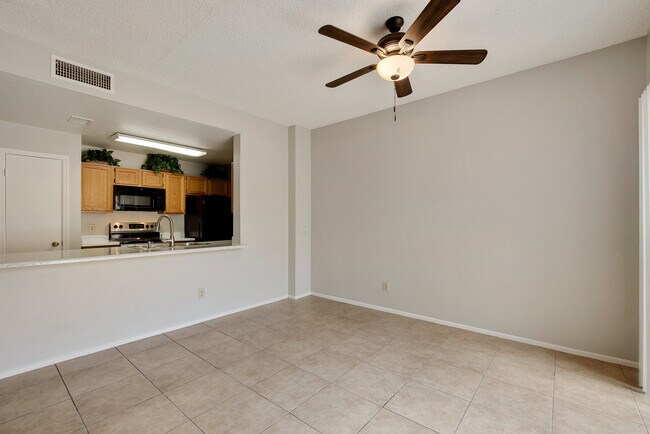 Building Photo - 4114 E UNION HILLS Dr