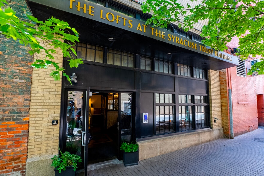 Building Photo - 325 S Salina St