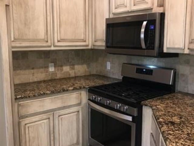 Building Photo - 23 NE Summerwood Dr