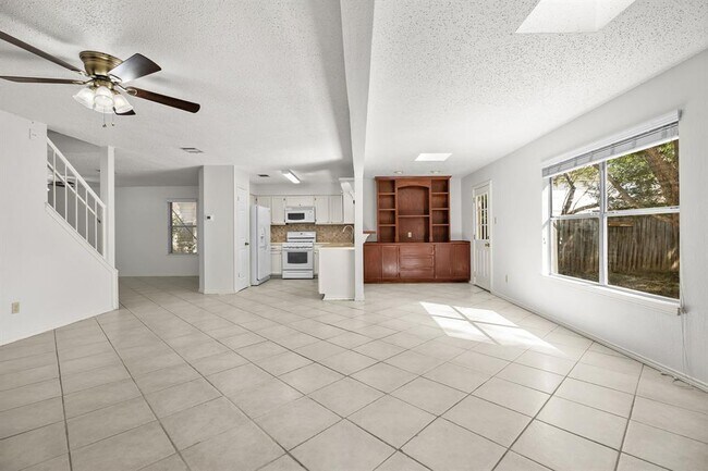 Building Photo - 13313 Black Canyon Dr