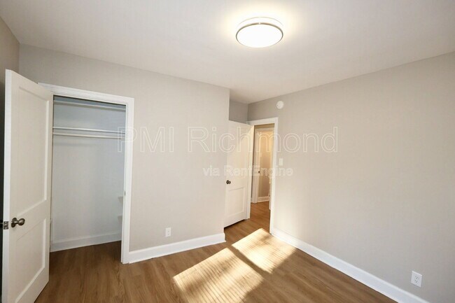 Building Photo - 8834 Old Holly Rd