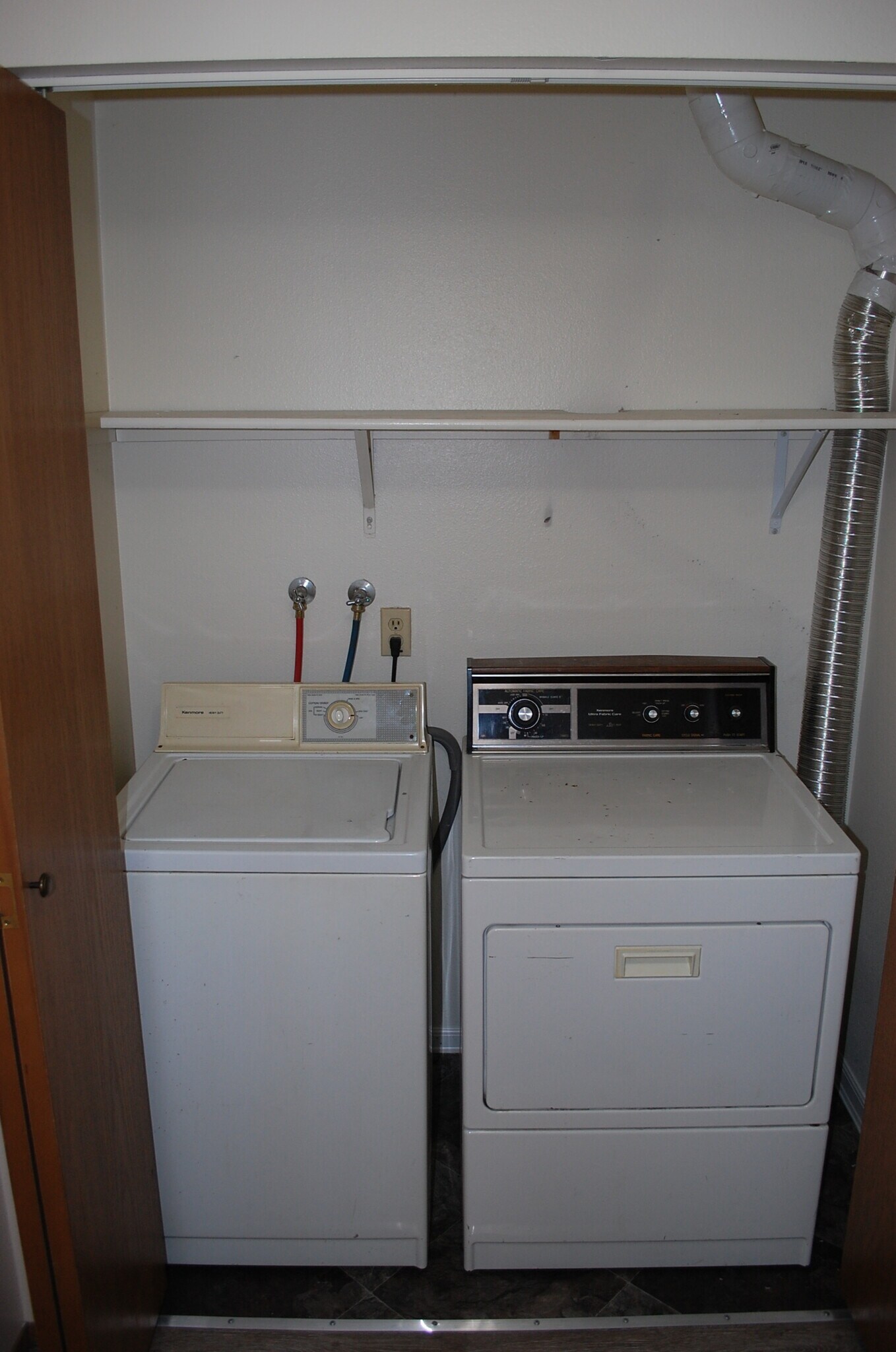 Building Photo - 108 Kensington Ave S