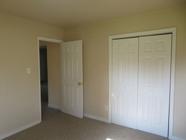 Building Photo - Colonial Heights Virginia