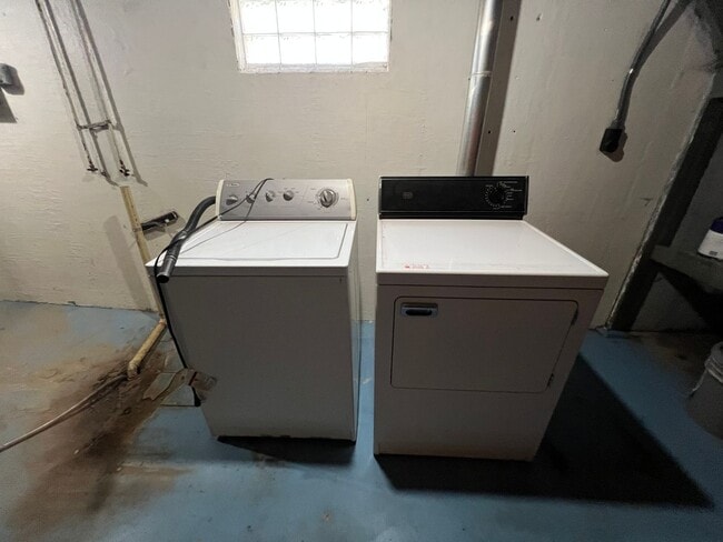 Building Photo - Three Bedroom Home Available in Woodson Terrace!