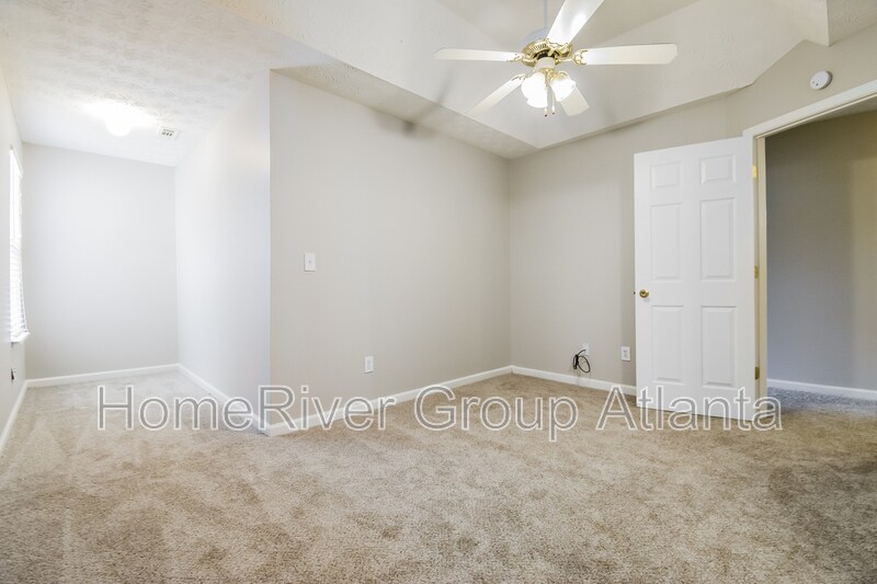 Building Photo - 400 Crestfield Cir