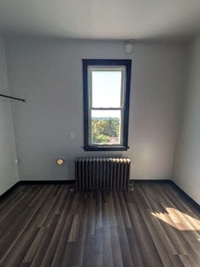 Building Photo - Newly Updated 3 bedroom in Carrick! Section 8 is considered