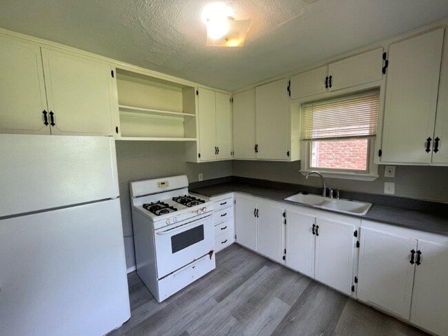 Building Photo - Cute 3 bed in Bethany!