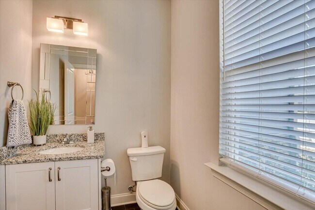 Building Photo - 685 Red Cedar Ct