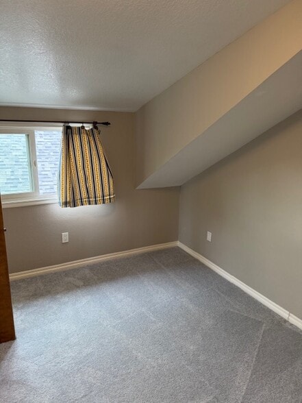 Building Photo - 302 N Gertruda Ave