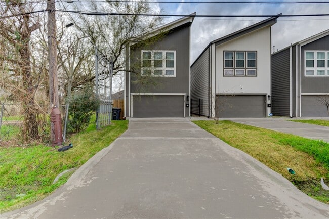 Building Photo - 4220 McKinley St