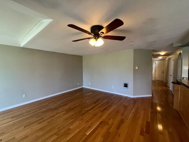 Building Photo - 4019 SE 66th Ave