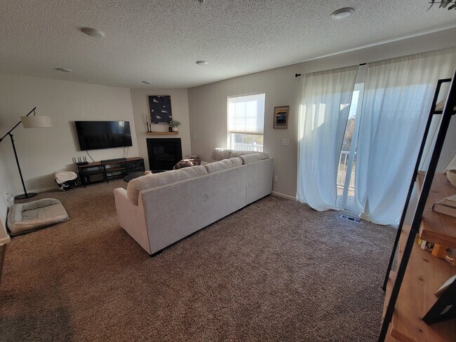 Building Photo - Furnished- Short term lease - Townhome in ...