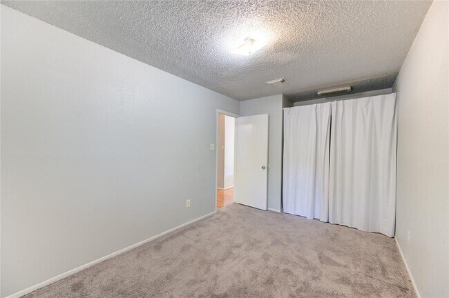 Building Photo - 23419 Summer Pine Dr