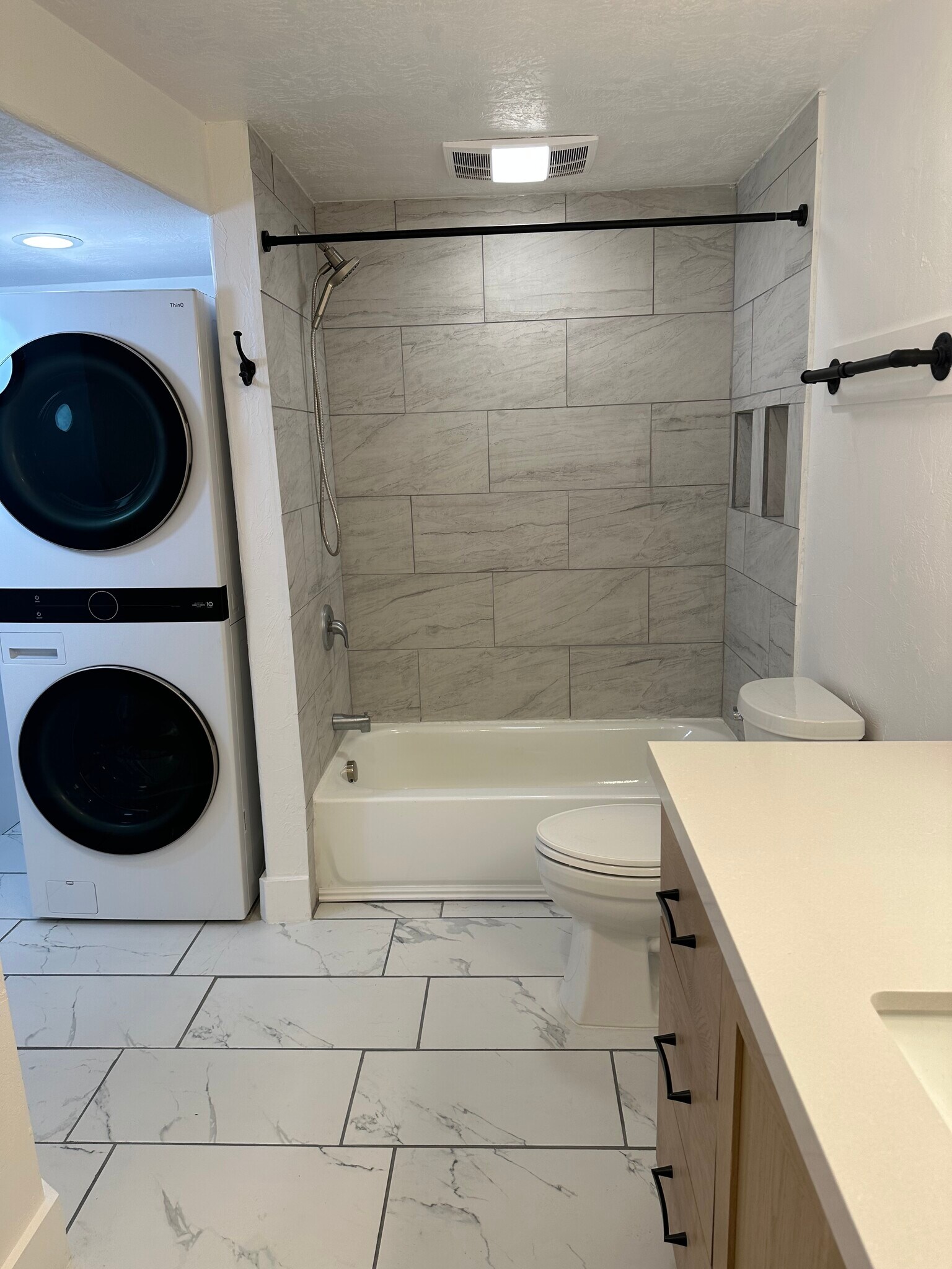 Building Photo - 4348 N Maple Dr